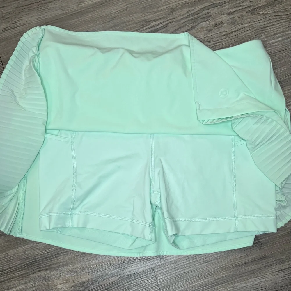 lululemon athletica Asymmetrical Skirt in Light Green - Picture 6 of 9